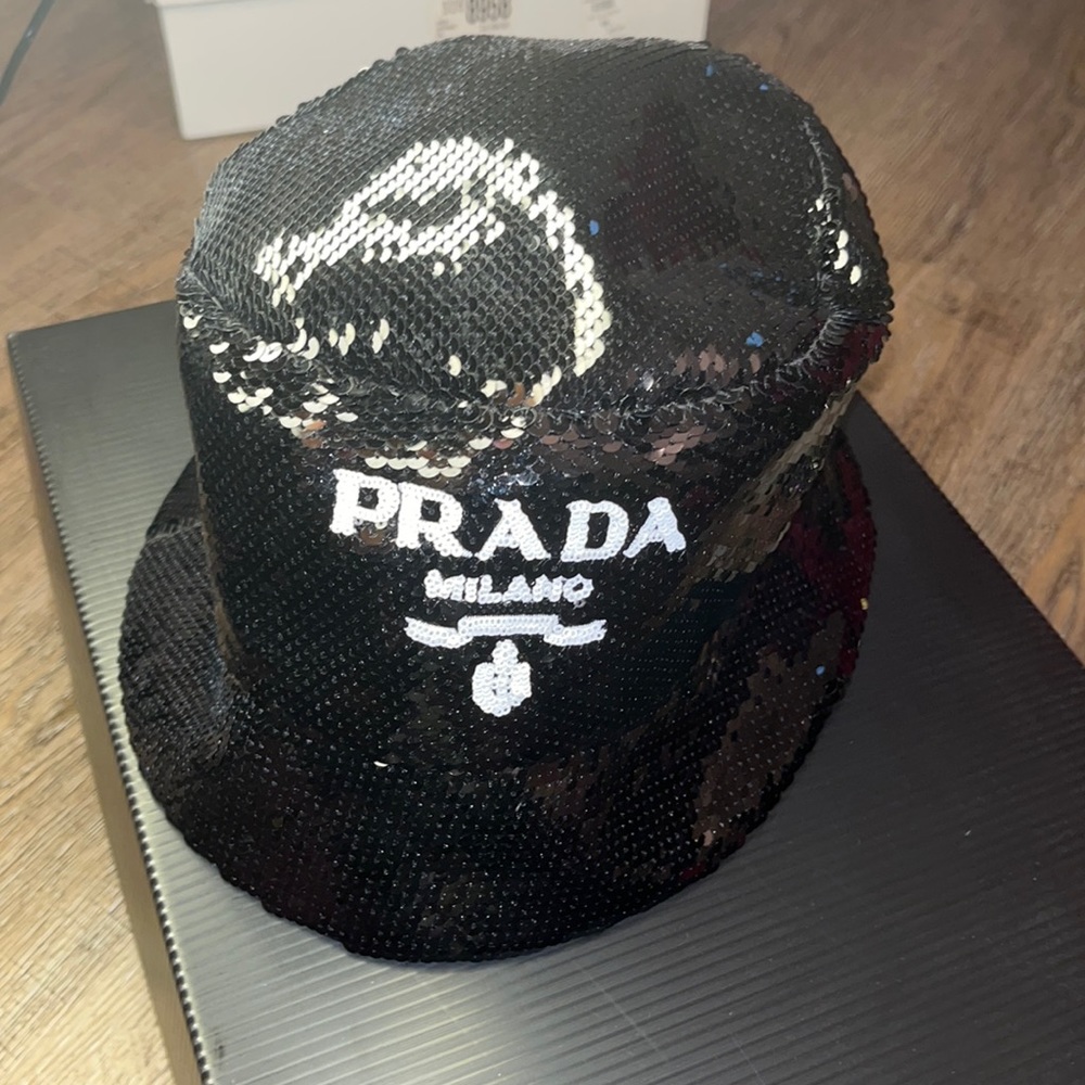 Sequin bucket hat size Medium